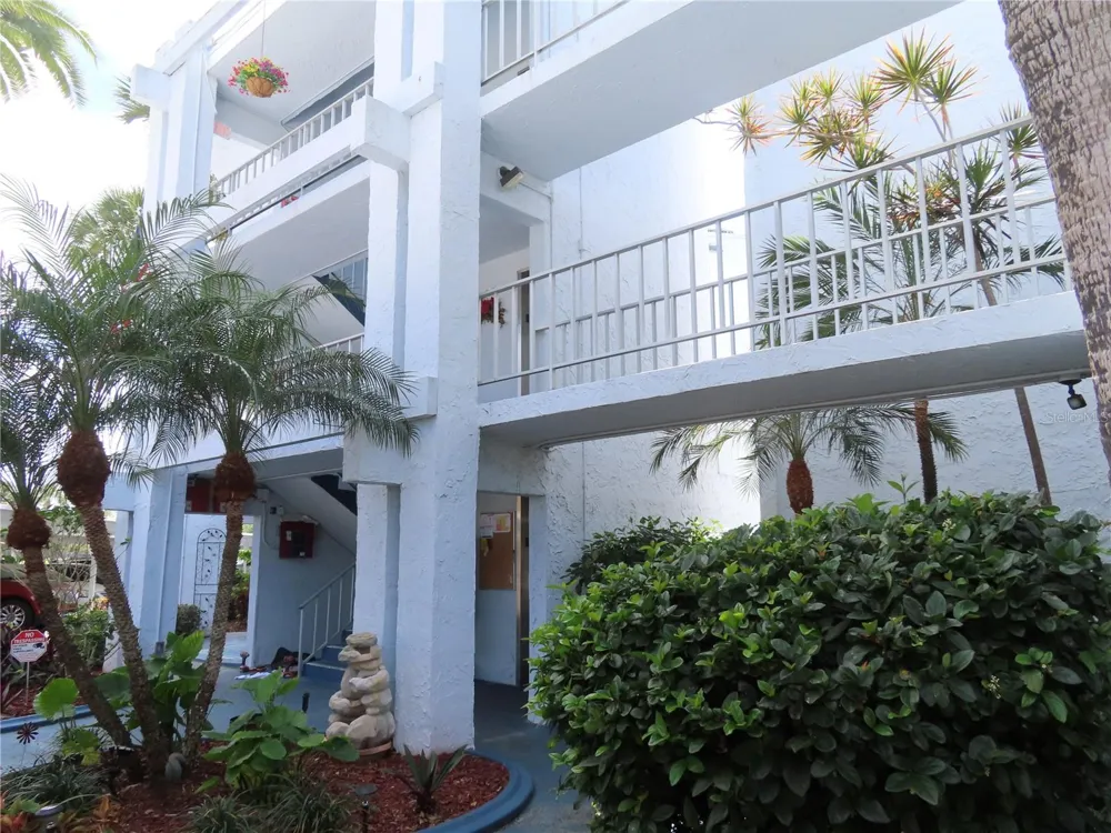 225 COUNTRY CLUB DRIVE #C225 Largo, FL 33771