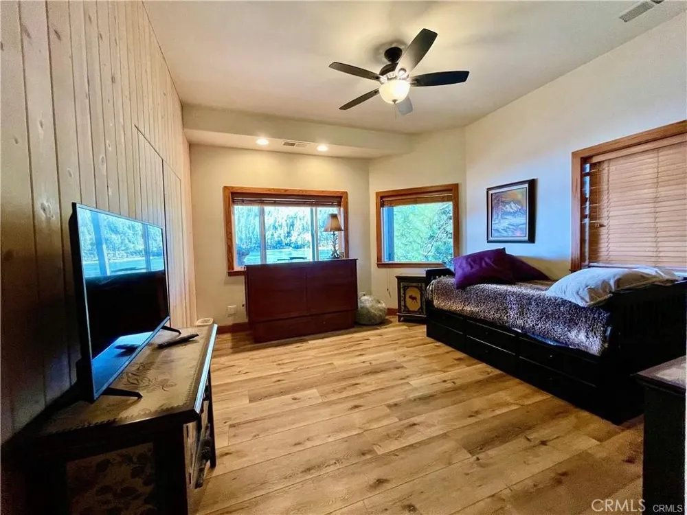 39269 Paha Bass Lake, CA 93604