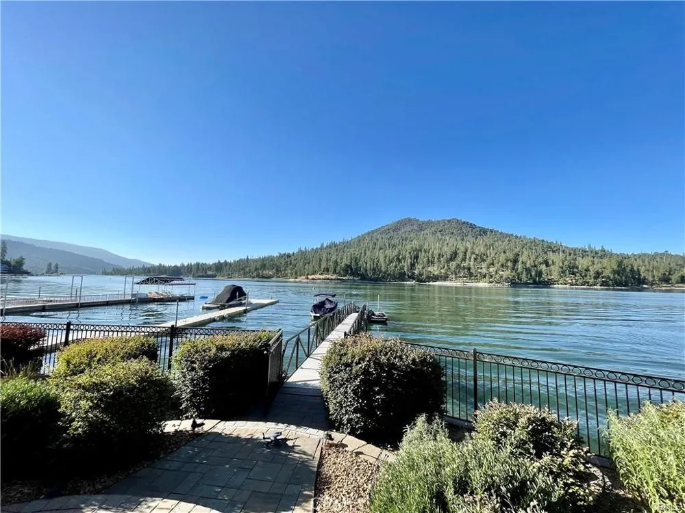 39269 Paha Bass Lake, CA 93604