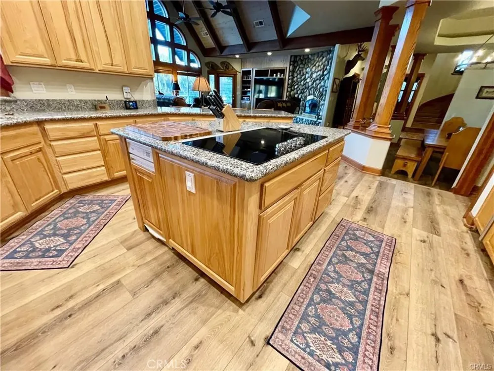 39269 Paha Bass Lake, CA 93604
