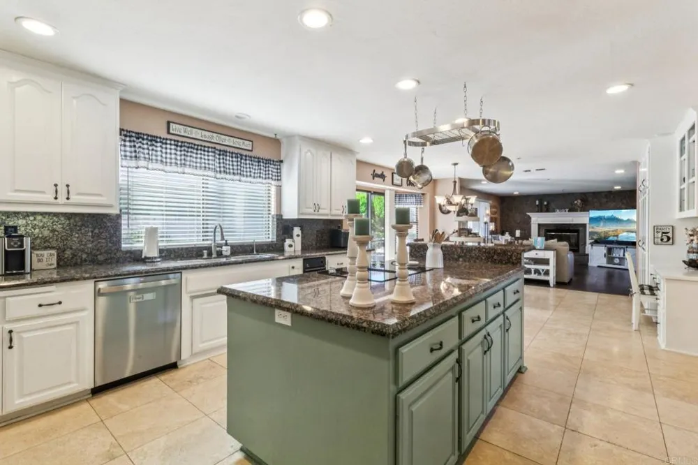29950 Robbie Ln Vista, CA 92084