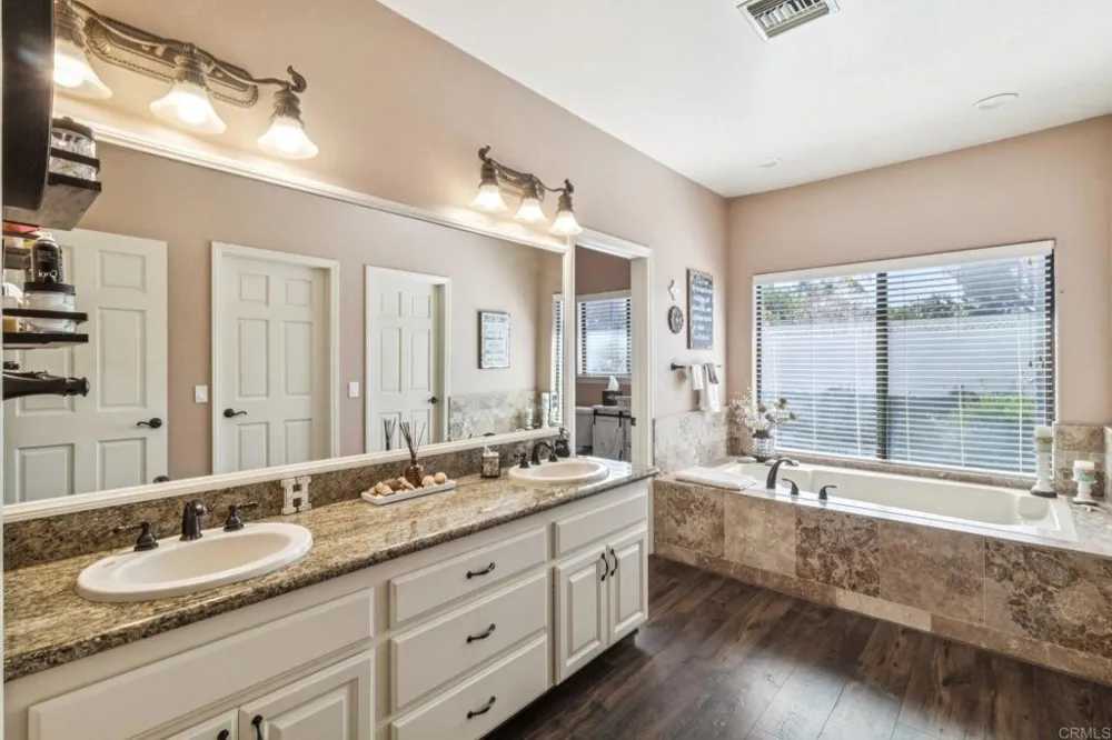 29950 Robbie Ln Vista, CA 92084