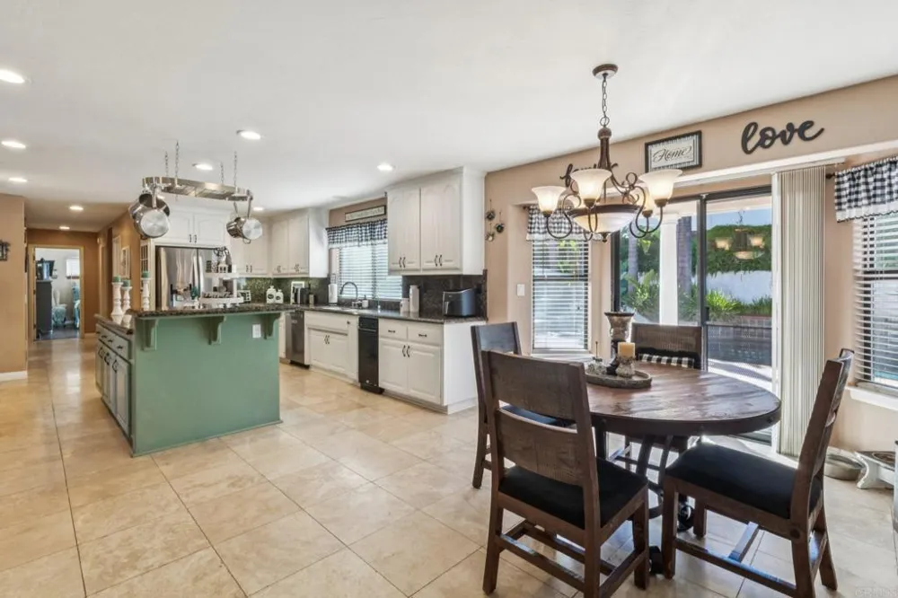 29950 Robbie Ln Vista, CA 92084