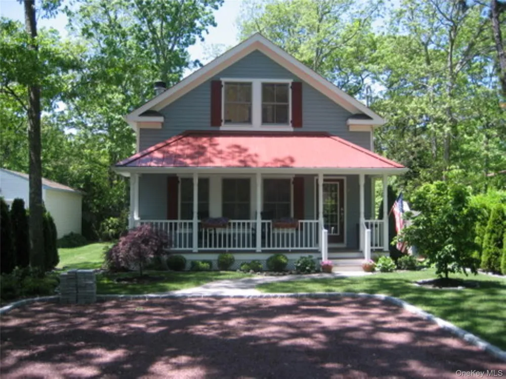 38 Baycrest Avenue East Quogue, NY 11942