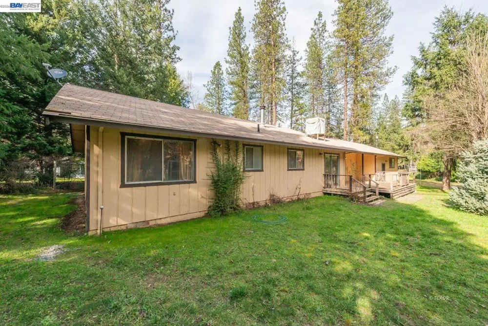 376 Mountain View Dr. Lewiston, CA 96052