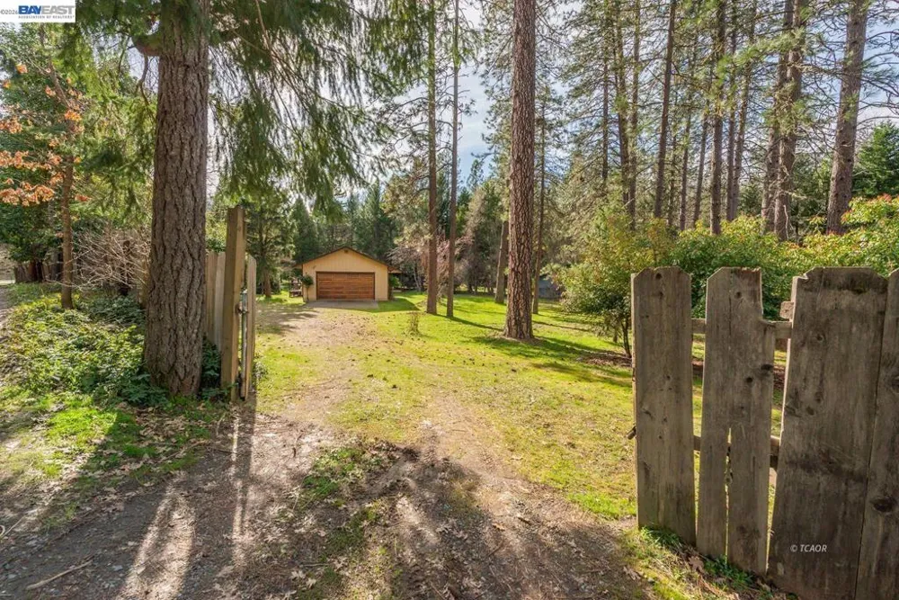 376 Mountain View Dr. Lewiston, CA 96052