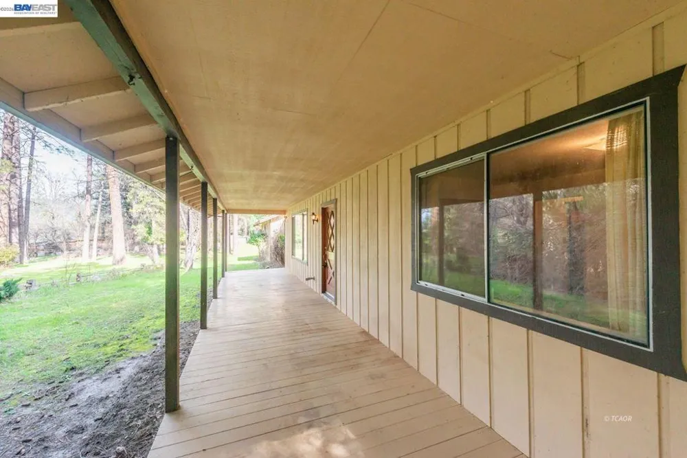 376 Mountain View Dr. Lewiston, CA 96052