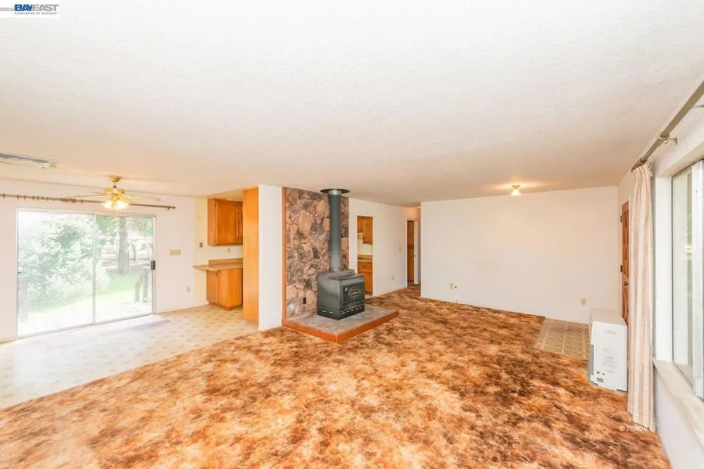 376 Mountain View Dr. Lewiston, CA 96052