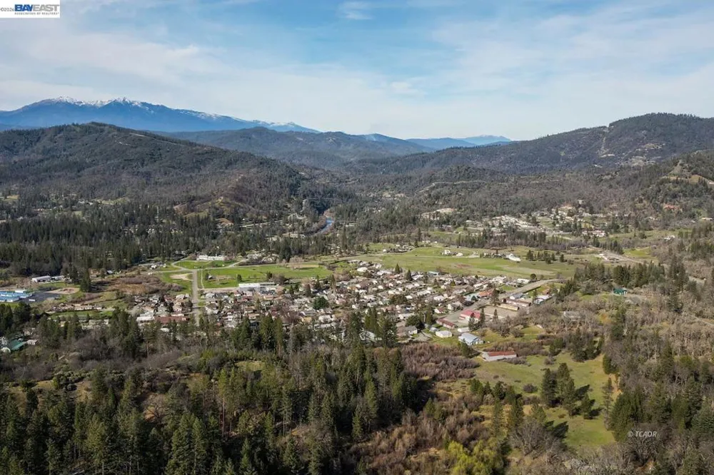 376 Mountain View Dr. Lewiston, CA 96052