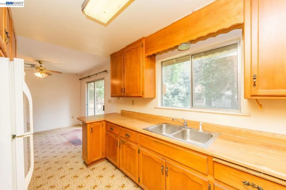 376 Mountain View Dr. Lewiston, CA 96052