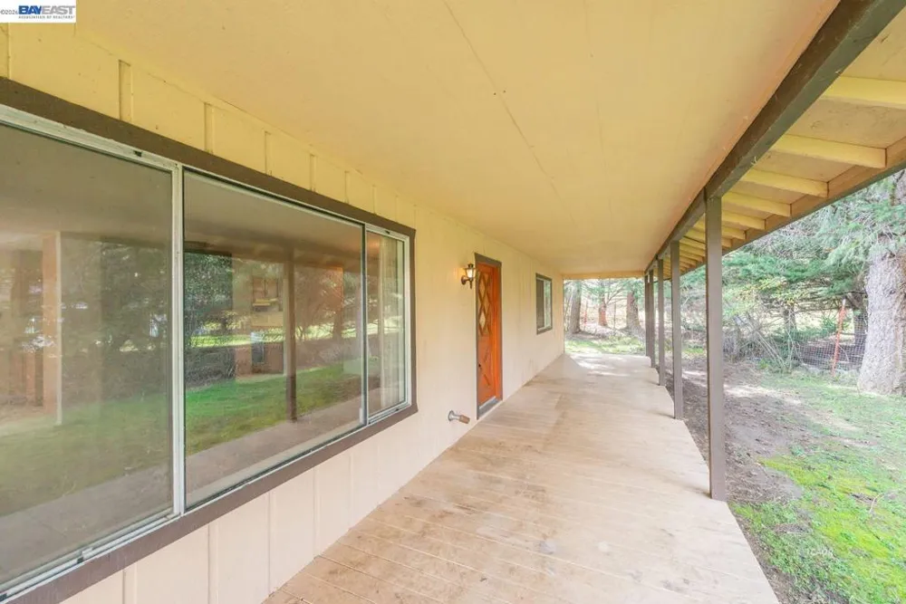 376 Mountain View Dr. Lewiston, CA 96052