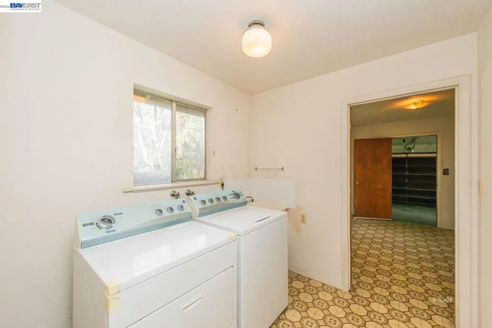 376 Mountain View Dr. Lewiston, CA 96052