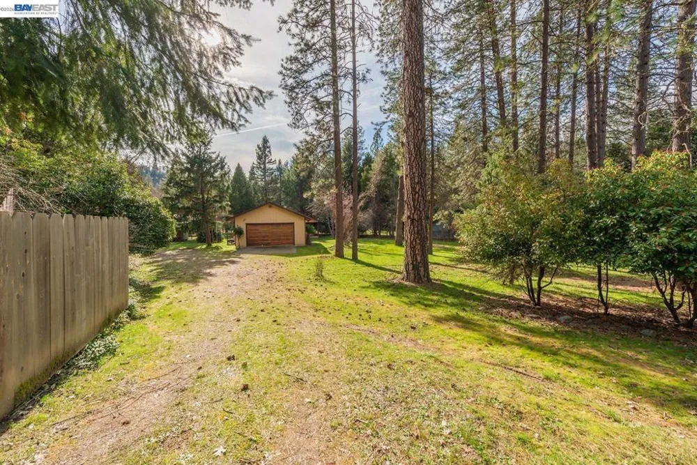 376 Mountain View Dr. Lewiston, CA 96052