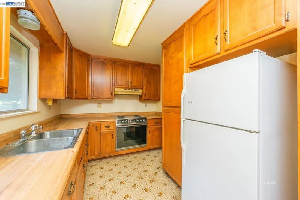 376 Mountain View Dr. Lewiston, CA 96052