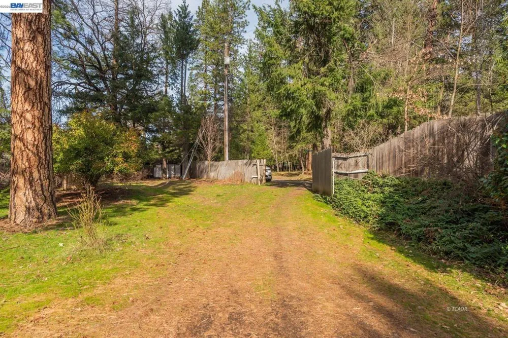 376 Mountain View Dr. Lewiston, CA 96052