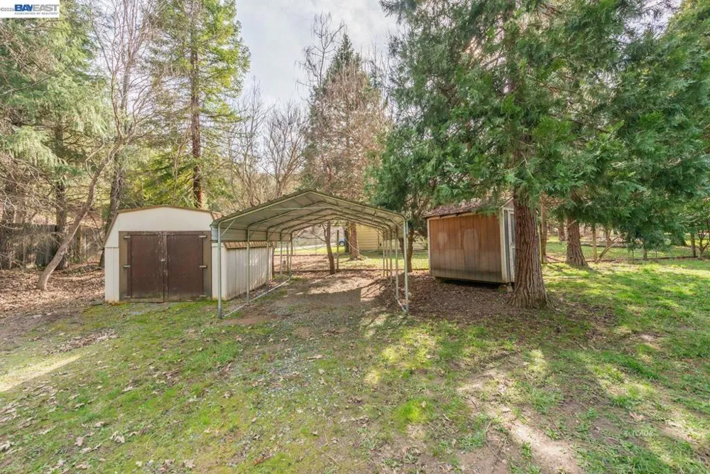 376 Mountain View Dr. Lewiston, CA 96052