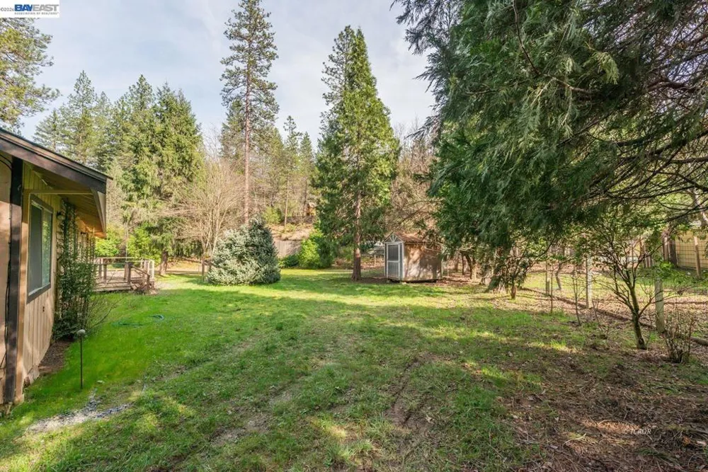 376 Mountain View Dr. Lewiston, CA 96052