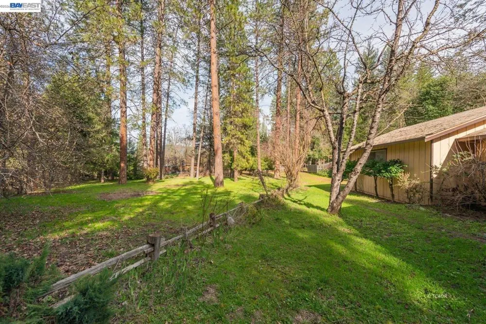 376 Mountain View Dr. Lewiston, CA 96052