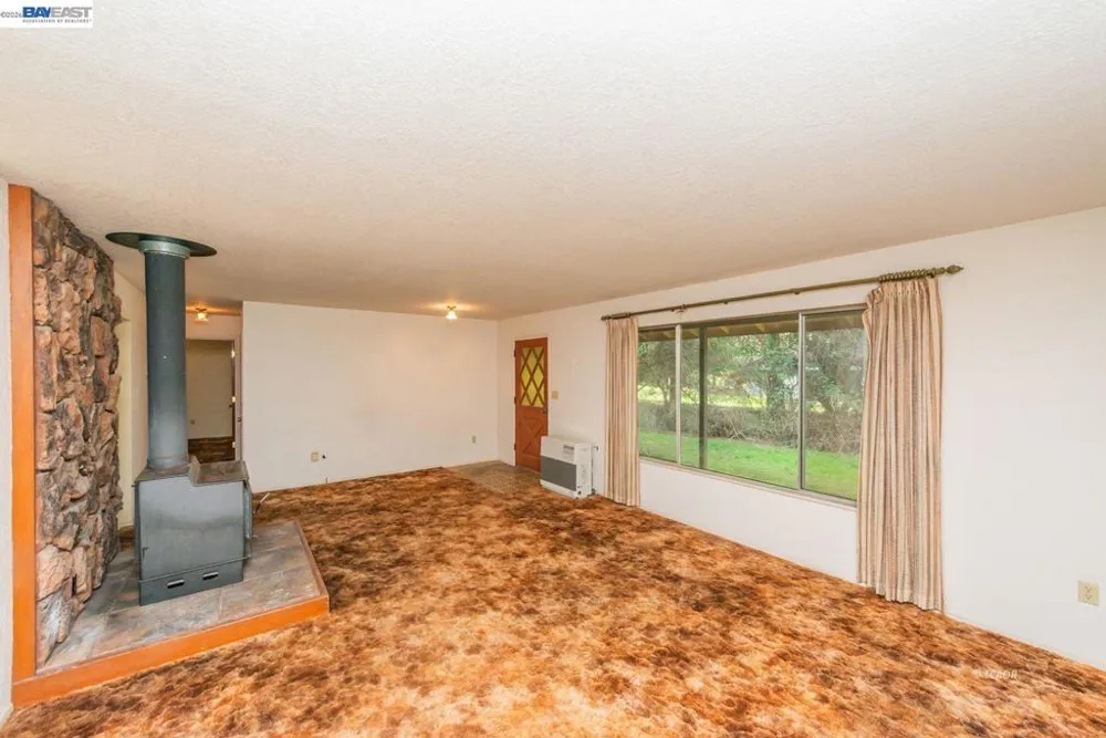 376 Mountain View Dr. Lewiston, CA 96052