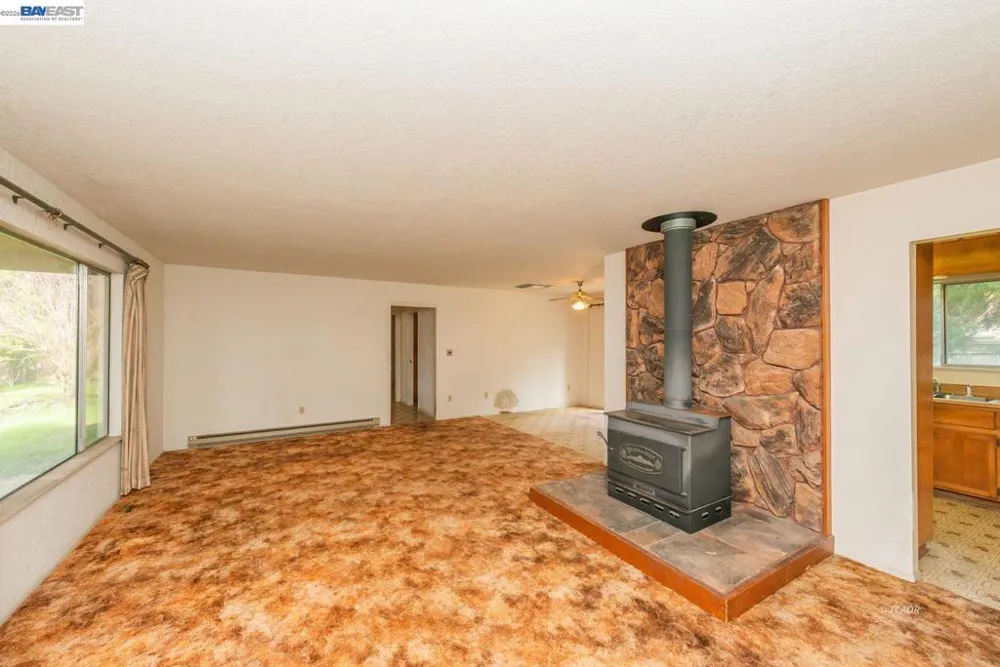 376 Mountain View Dr. Lewiston, CA 96052