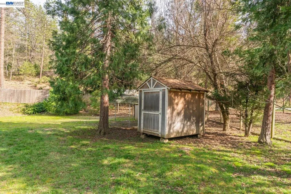 376 Mountain View Dr. Lewiston, CA 96052