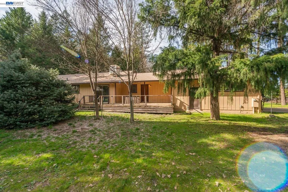 376 Mountain View Dr. Lewiston, CA 96052