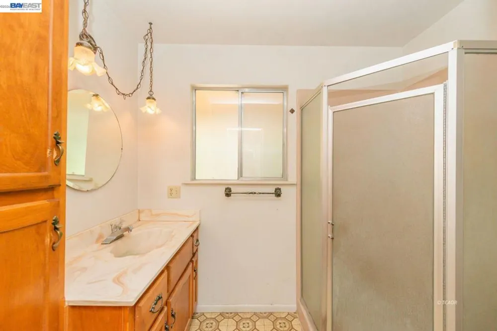 376 Mountain View Dr. Lewiston, CA 96052