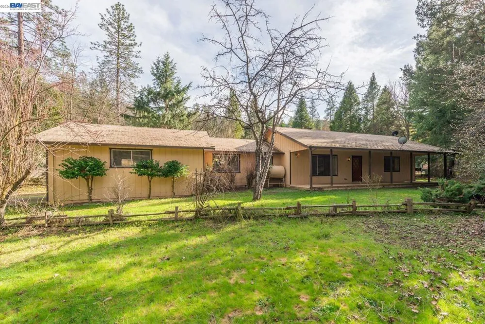 376 Mountain View Dr. Lewiston, CA 96052