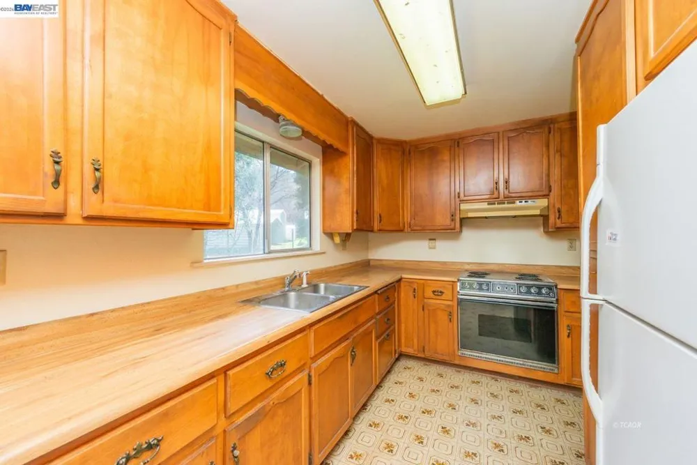 376 Mountain View Dr. Lewiston, CA 96052