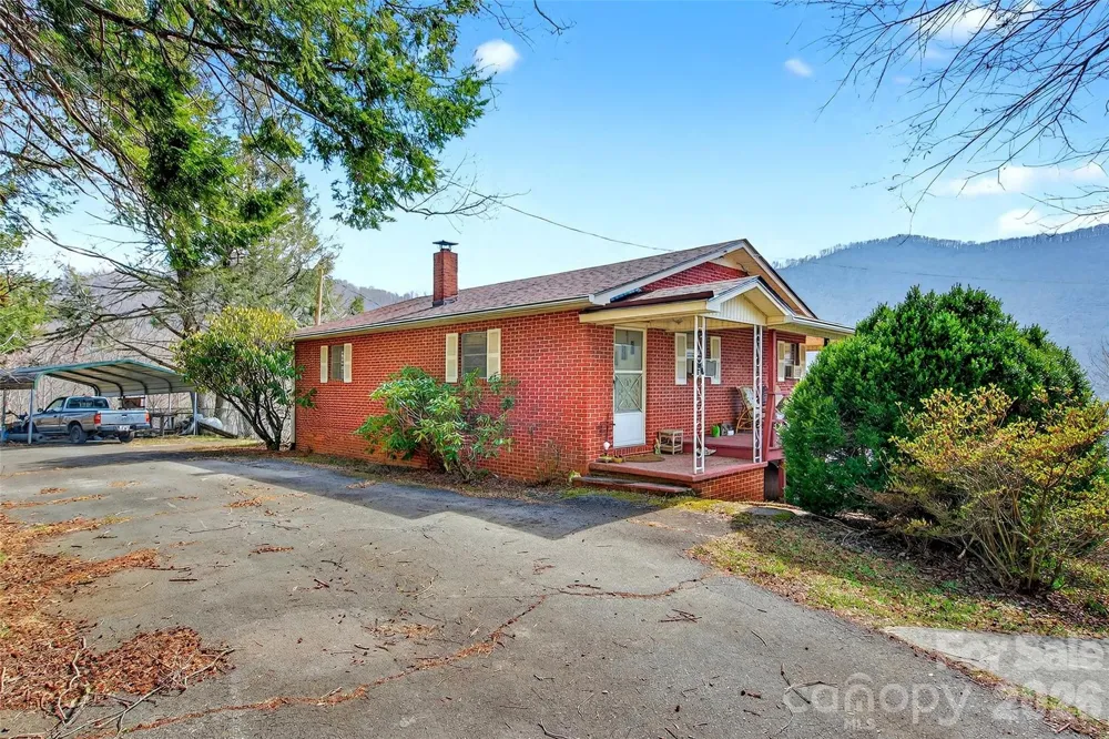 1306 Fork Mountain Road Bakersville, NC 28705