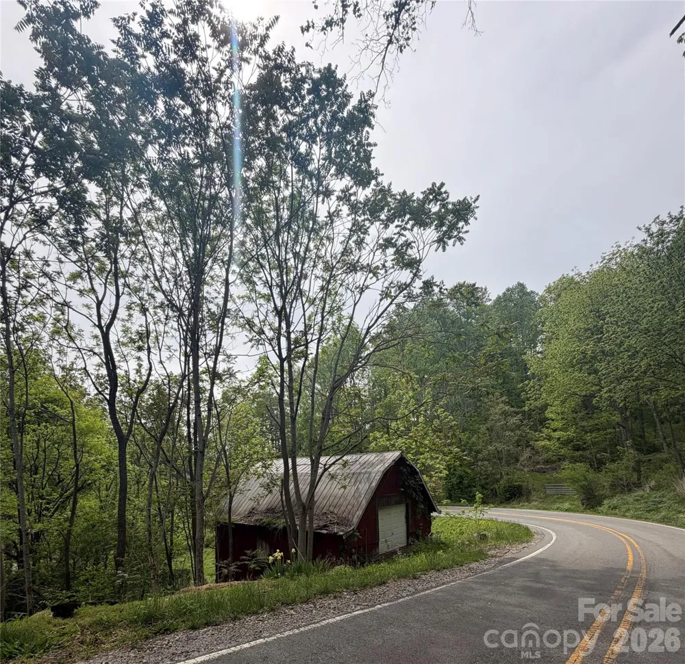 1306 Fork Mountain Road Bakersville, NC 28705