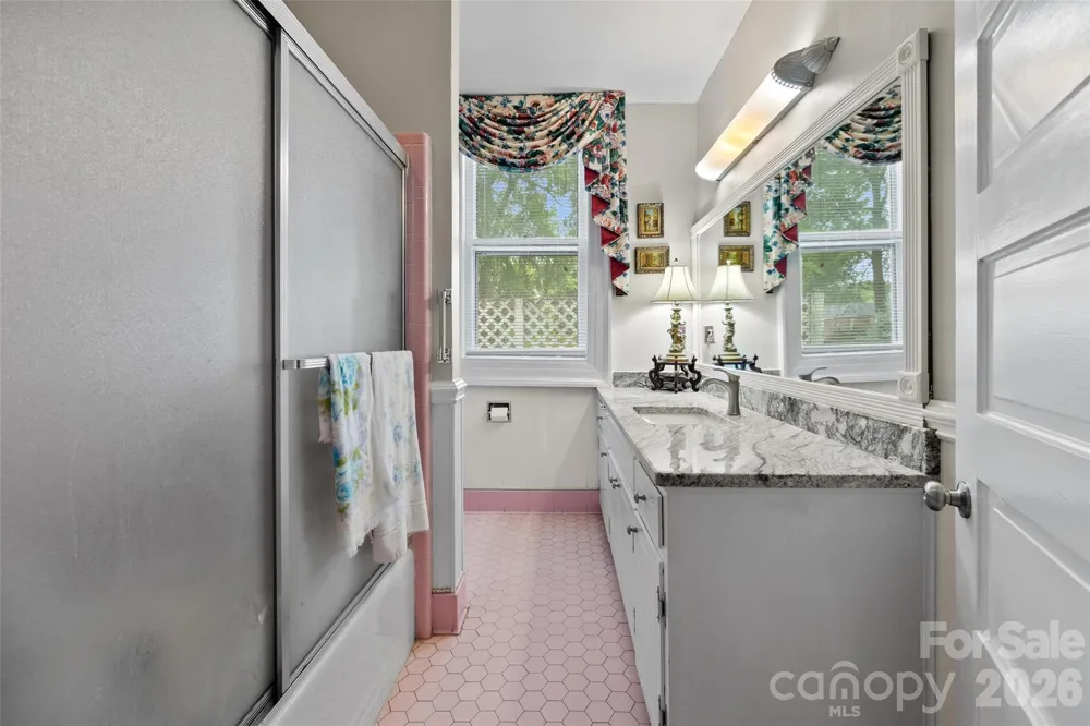 530 E Rutledge Avenue Gaffney, SC 29340