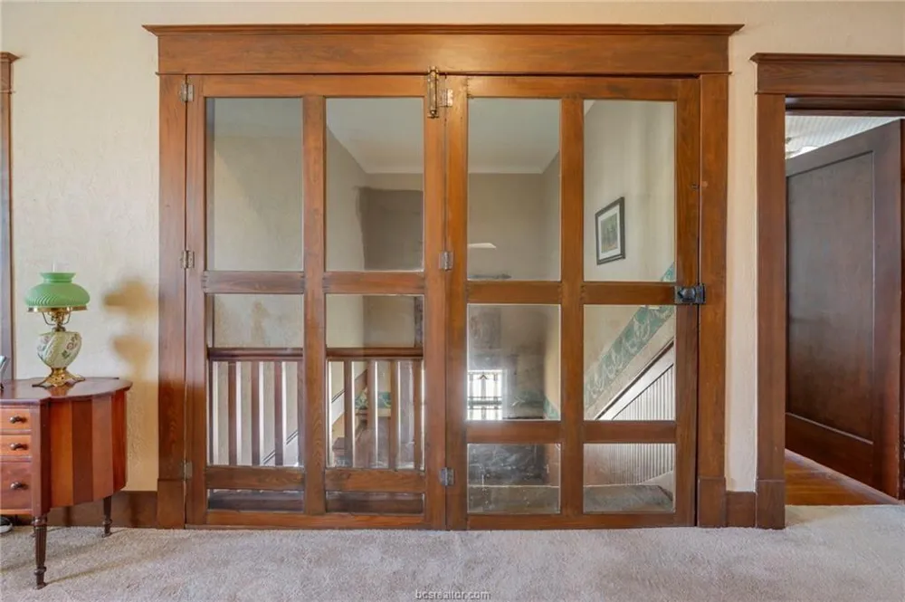 501 W Buck Street Caldwell, TX 77836