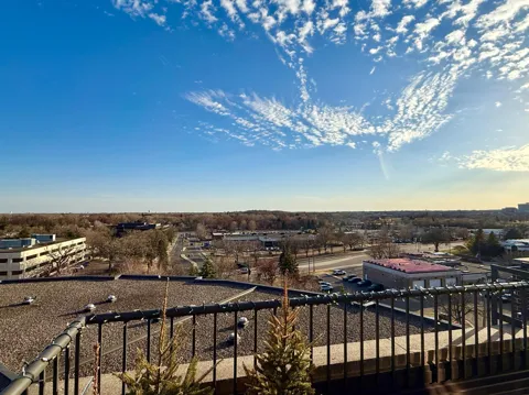 7600 Golden Valley Road #305