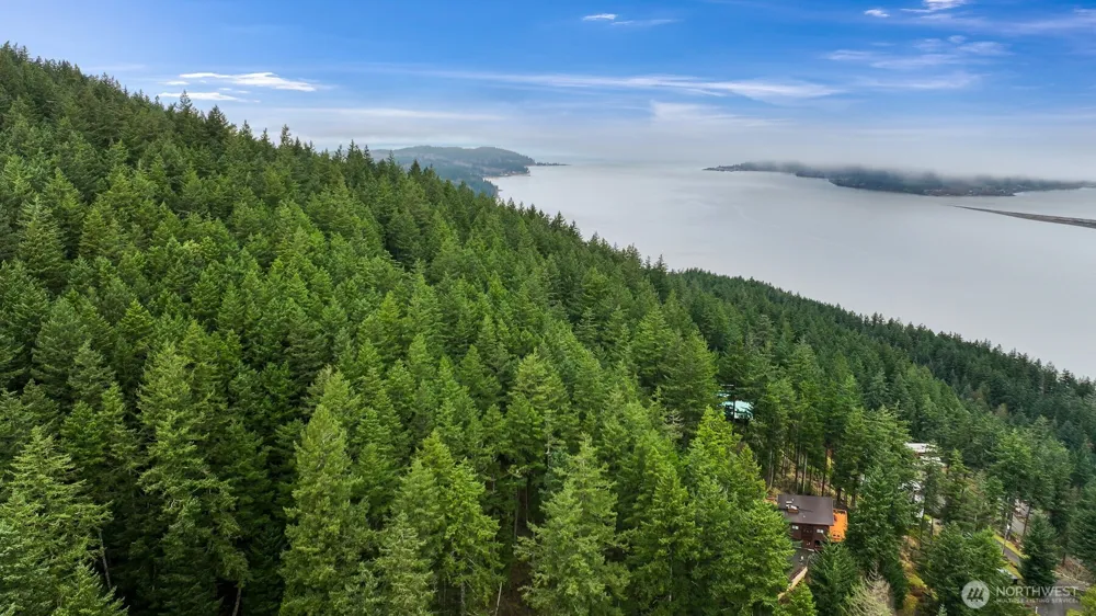 3071 Hales Passage Drive Lummi Island, WA 98262