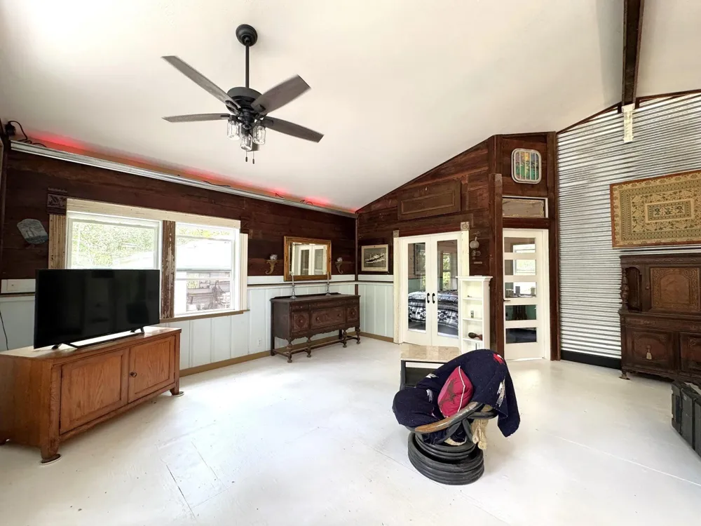 331 County Road 3240 Colmesneil, TX 75938