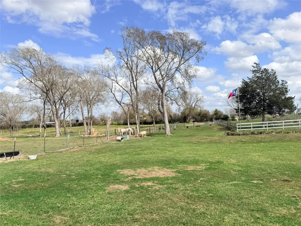 13700 Burnett Road Beasley, TX 77417