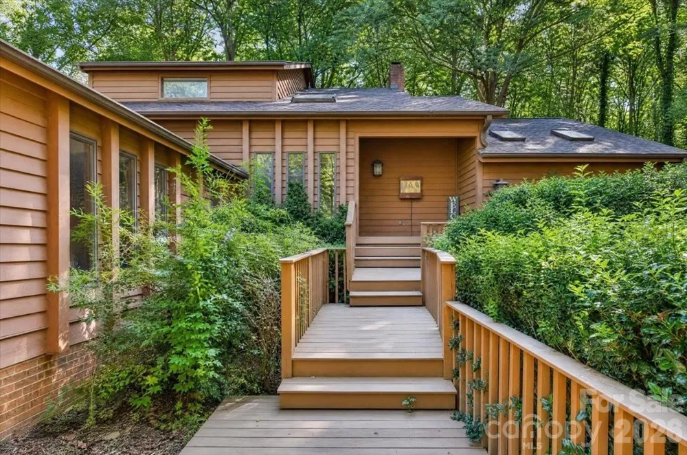 10 Thornwood Court Lake Wylie, SC 29710