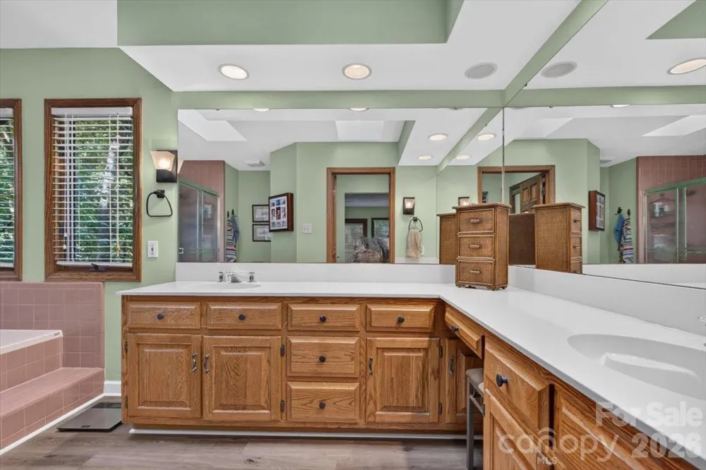 10 Thornwood Court Lake Wylie, SC 29710