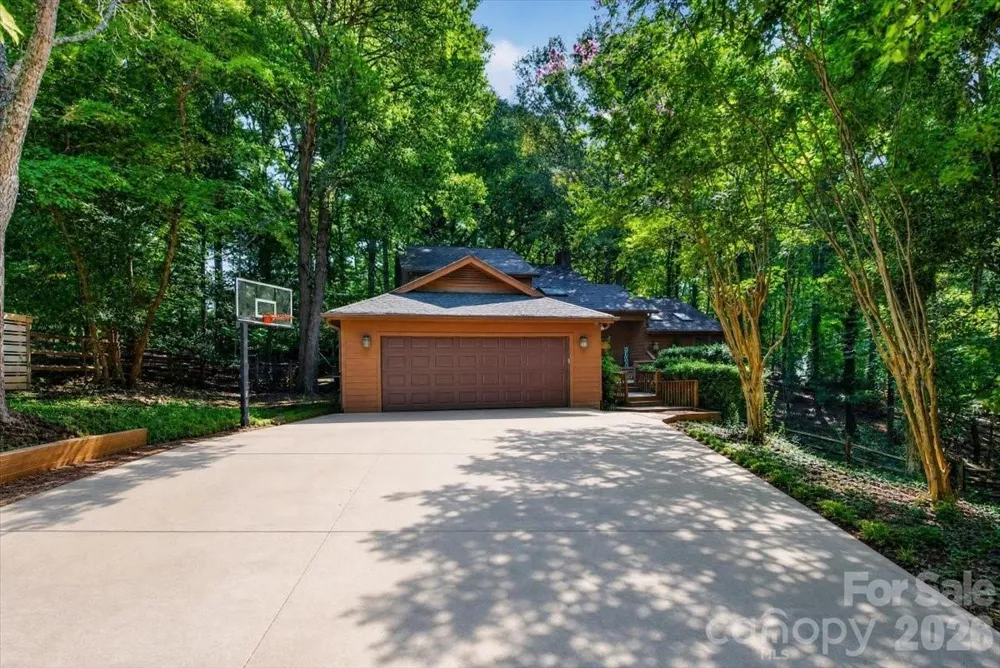 10 Thornwood Court Lake Wylie, SC 29710