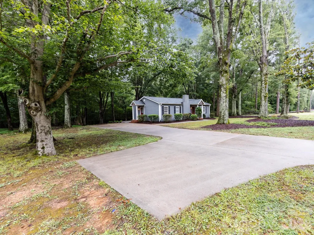 3109 Forest Lawn Drive Matthews, NC 28104