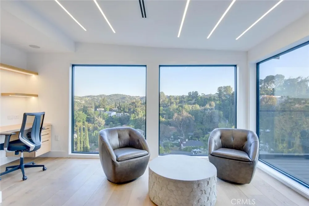 5137 Campo Woodland Hills, CA 91364
