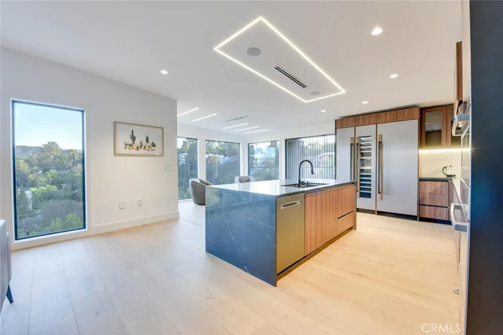 5137 Campo Woodland Hills, CA 91364