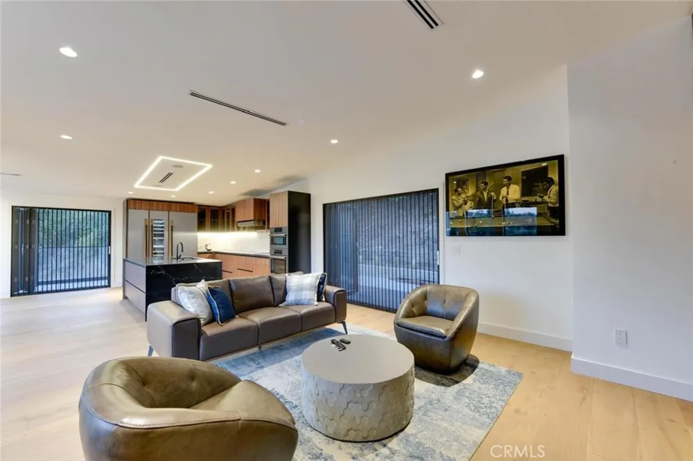 5137 Campo Woodland Hills, CA 91364