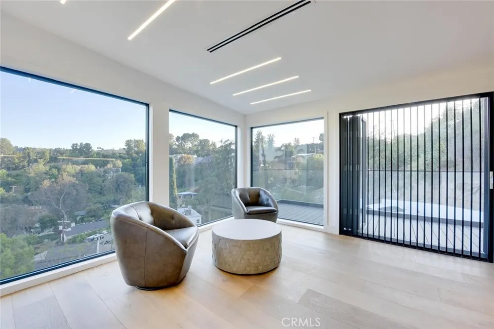 5137 Campo Woodland Hills, CA 91364