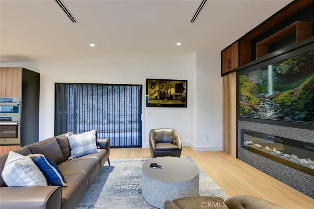 5137 Campo Woodland Hills, CA 91364