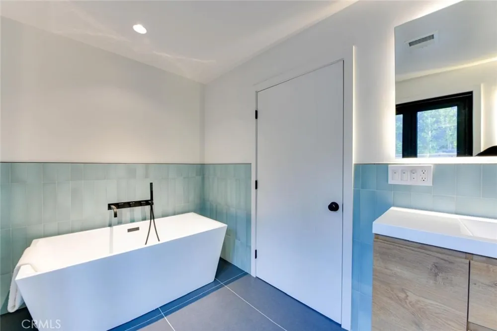 5137 Campo Woodland Hills, CA 91364