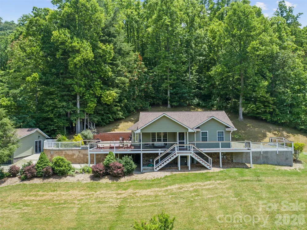 189 Poverty Branch Road Barnardsville, NC 28709