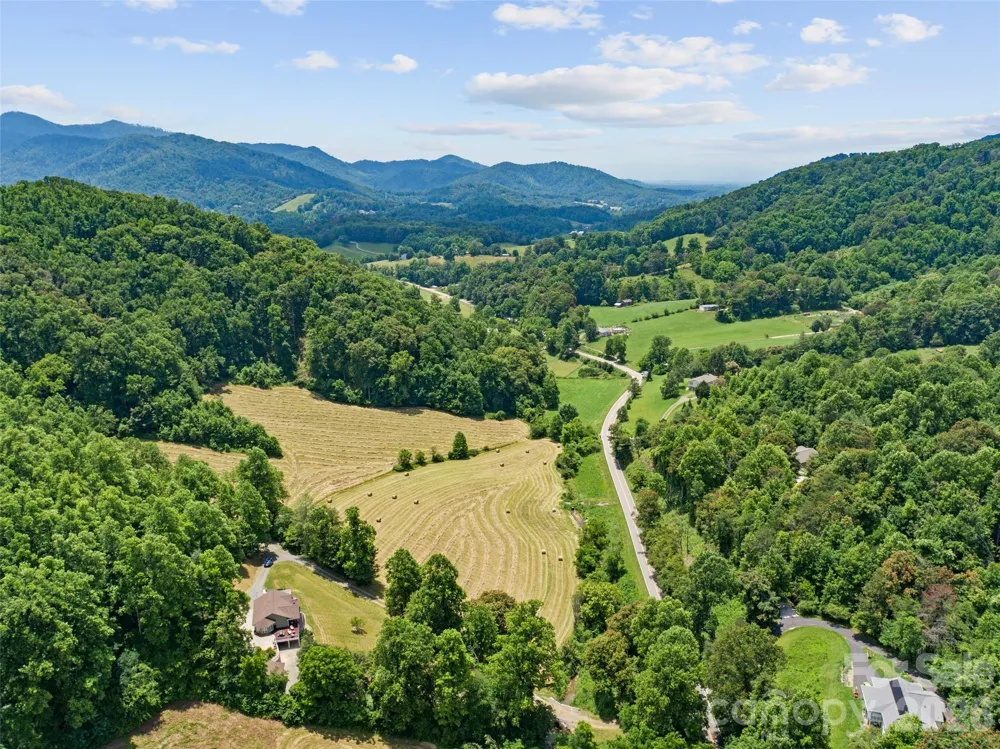 189 Poverty Branch Road Barnardsville, NC 28709
