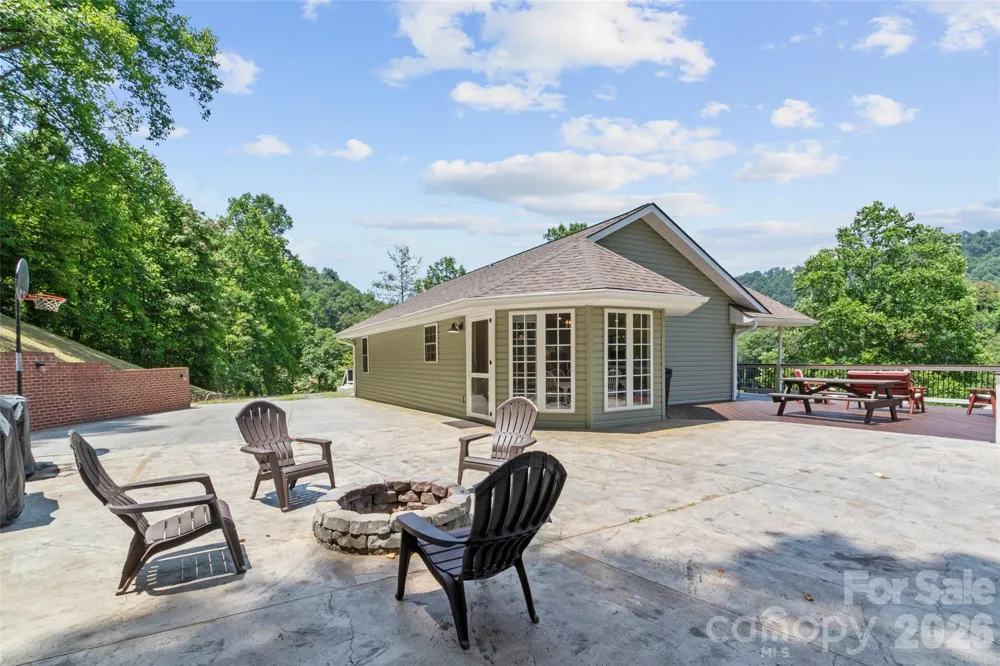 189 Poverty Branch Road Barnardsville, NC 28709